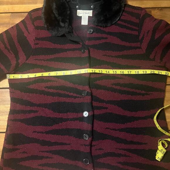Vintage Graver Studio Maroon Zebra Sweater with Faux Fur Size Large - Picture 6 of 6